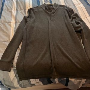 Duluth trading company long sleeved knit shirt with collar.